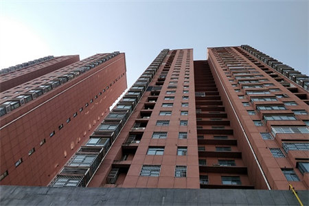 御景华庭3室2厅2卫80万132m2毛坯房出售